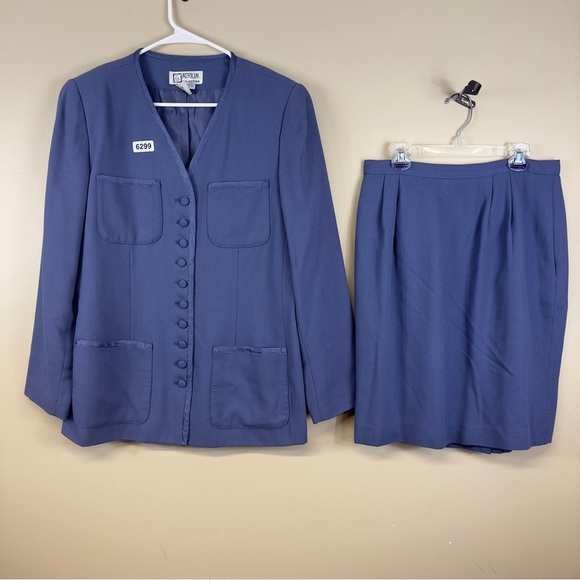 Atrium collection 10 blue skirt suit preowned great condition - Picture 2 of 8
